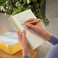 NOTITIEBOEK LEITZ COSY B5 160BLZ 100GR SPIRAAL LIJN GEEL-3