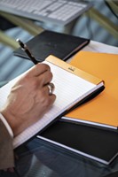 SCHRIJFBLOK RHODIA A5 LIJN 80 VEL 80GR MET KANTLIJN ORANJE-3