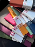 NOTITIEBOEK SAKURA LARGE 130X210MM LIJN HARD COVER ZWART-1